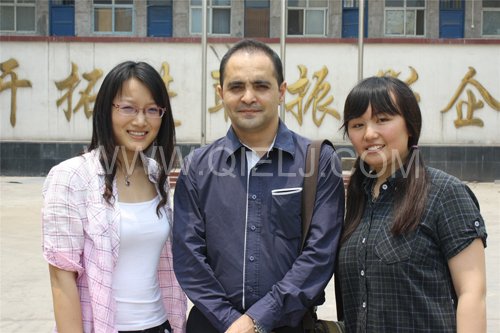 伊朗和馬來(lái)西亞客戶(hù)同時(shí)來(lái)企鵝公司購(gòu)買(mǎi)生產(chǎn)線(xiàn)設(shè)備(圖1)